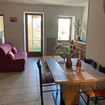 Holiday home Maison Familiale Au Coeur D'un Village Typique Alba-la-Romaine