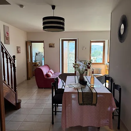 Holiday home Maison Familiale Au Coeur D'un Village Typique Alba-la-Romaine